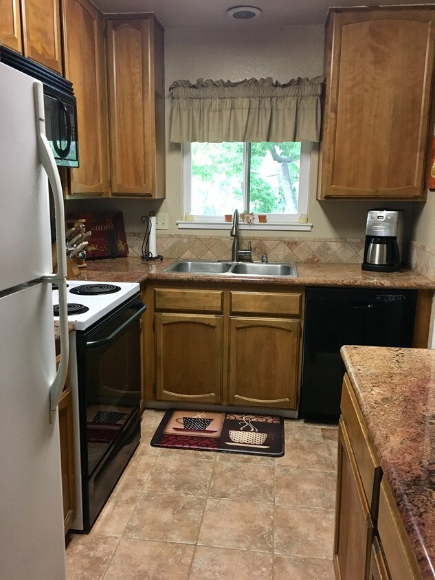 Kitchen - 1333 Palm St