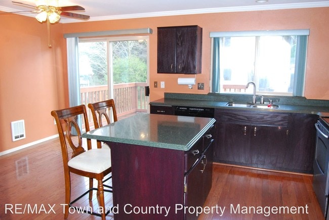 Building Photo - 2 br, 1.5 bath House - 5728 Wisteria Lane NE