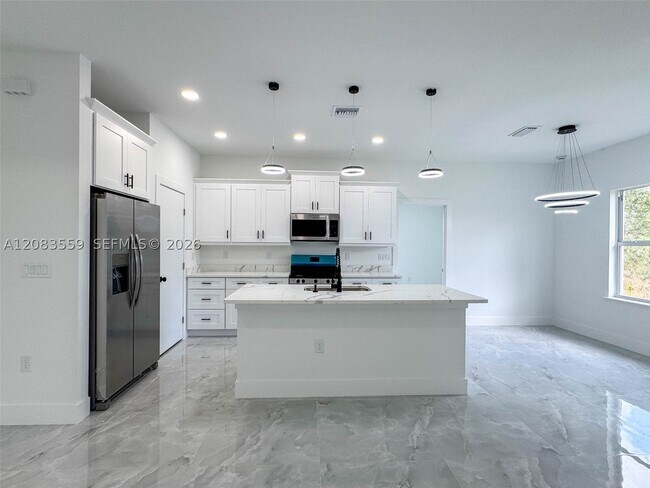 Building Photo - 852 Belden Ave
