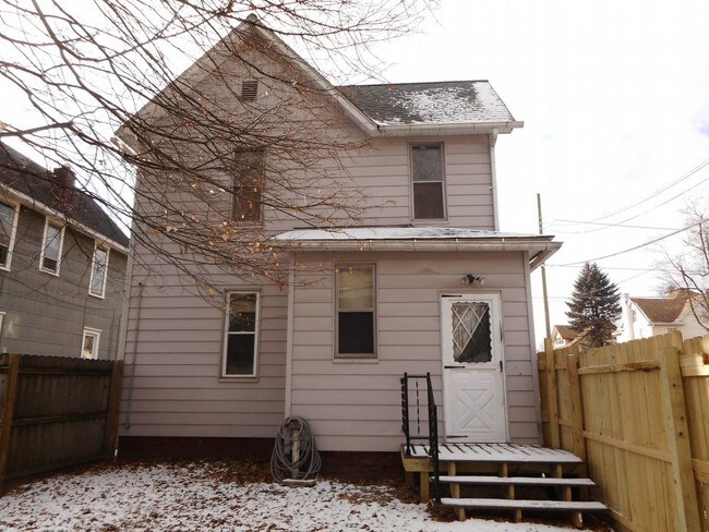 Building Photo - 1742 Woodland Ave NW