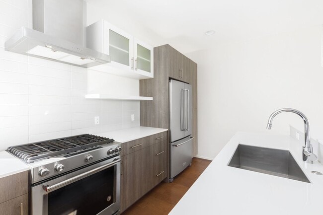 Foto del edificio - 2 Bedroom 2 Bath Townhome with Rooftop Deck in Crown Hill