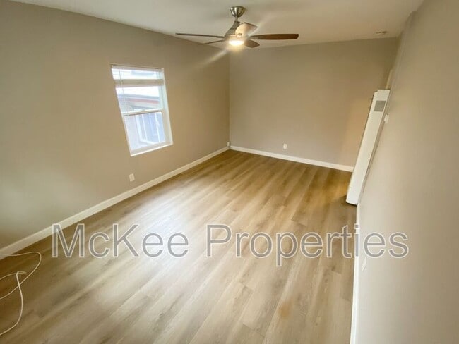 Foto del edificio - 4175 Euclid Ave