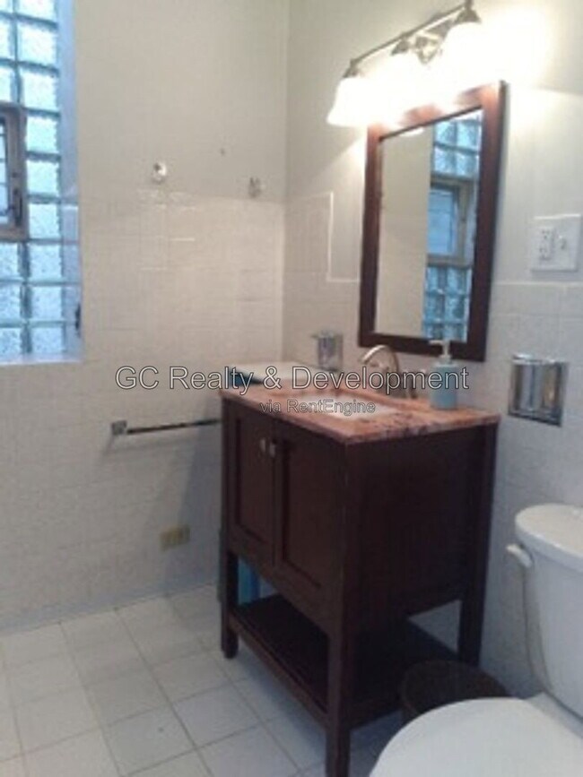 Foto del edificio - 1306 W Cornelia Ave