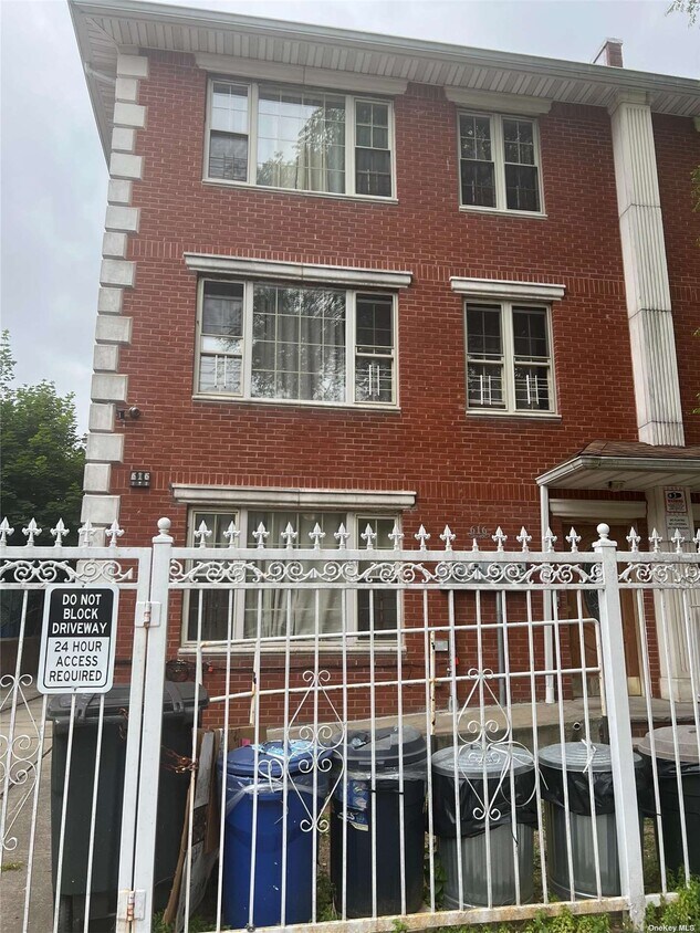 Foto principal - 616 Clarkson Ave