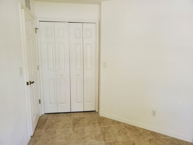 Foto del edificio - Greenbriar Location!  3 bedroom 2 bath 2 car garage!