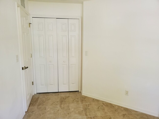 Building Photo - Greenbriar Location!  3 bedroom 2 bath 2 car garage!