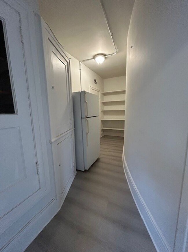 Foto del edificio - Spacious Remodeled 1 Bedroom conveniently ...
