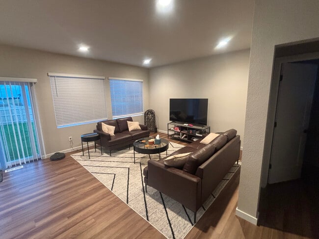 Building Photo - 351 Blanket Flower St