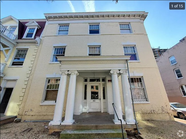 Building Photo - 421 W Grace St