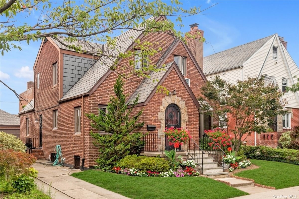 Foto principal - 64-30 Fitchett St
