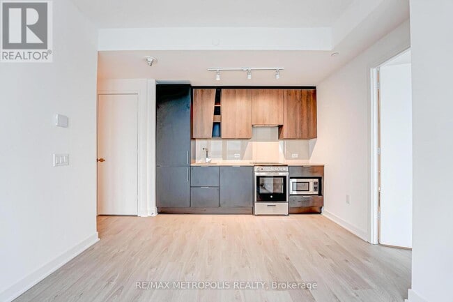 Photo du bâtiment - 3900 Confederation Pkwy