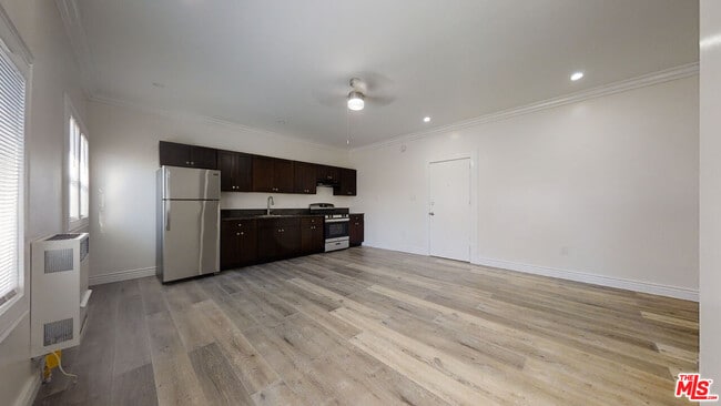 Building Photo - 5522 Sierra Vista Ave