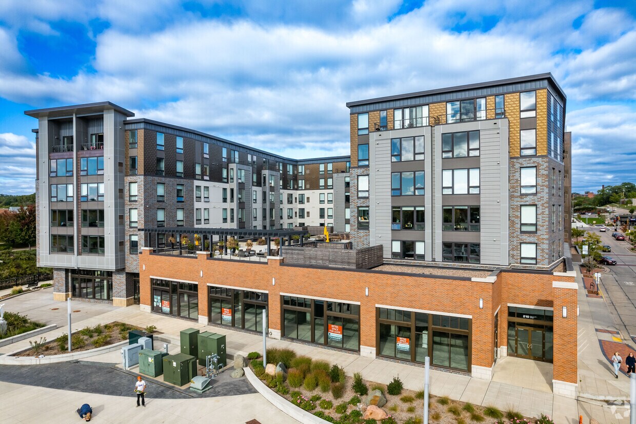 Foto principal - Haymarket Landing Apartments