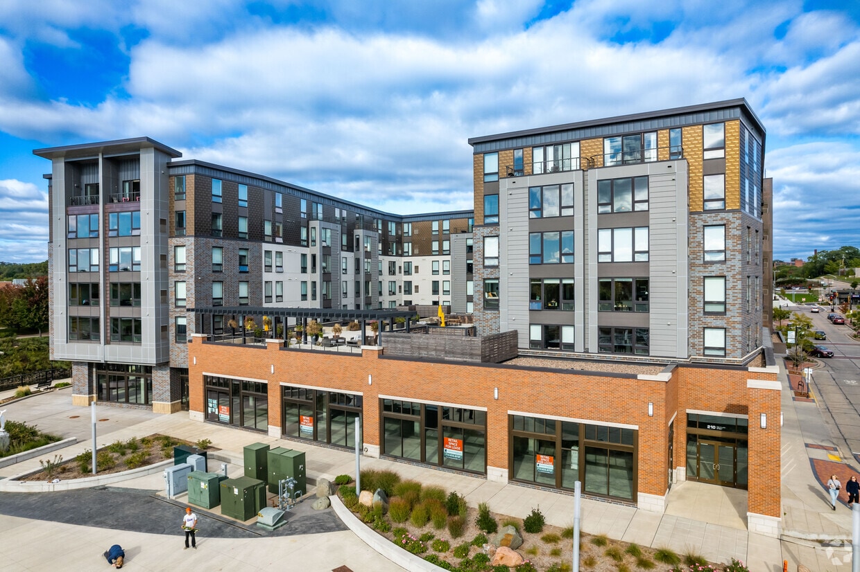 Primary Photo - Haymarket Landing Apartments