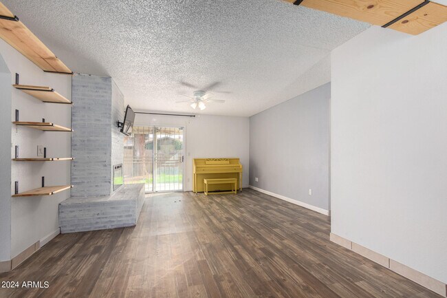 Foto del edificio - 10047 N 48th Ave