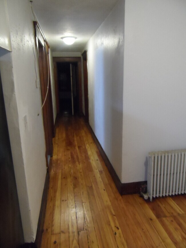 Building Photo - 427 Edgewood Ave