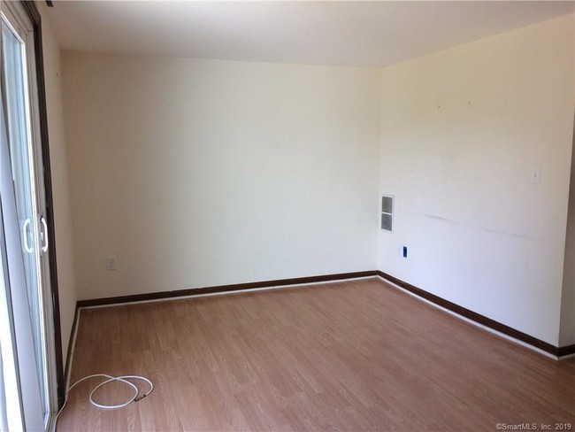 Building Photo - 267 Branford Rd