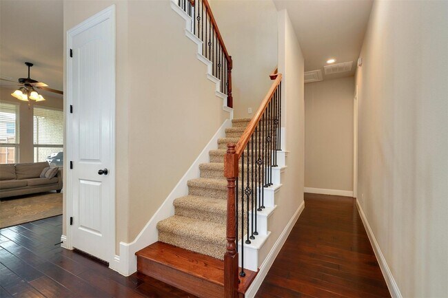 Foto del edificio - This beautiful 4bed, 3.1 bath home is very open and located in a beautiful neighborhood.