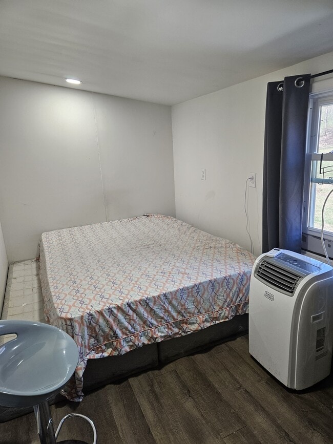 Building Photo - 10761 Thomas Nelson Hwy