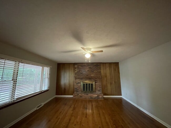 Building Photo - 156 Hilldale Ln