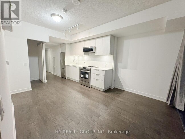 Building Photo - 25 Richmond St E