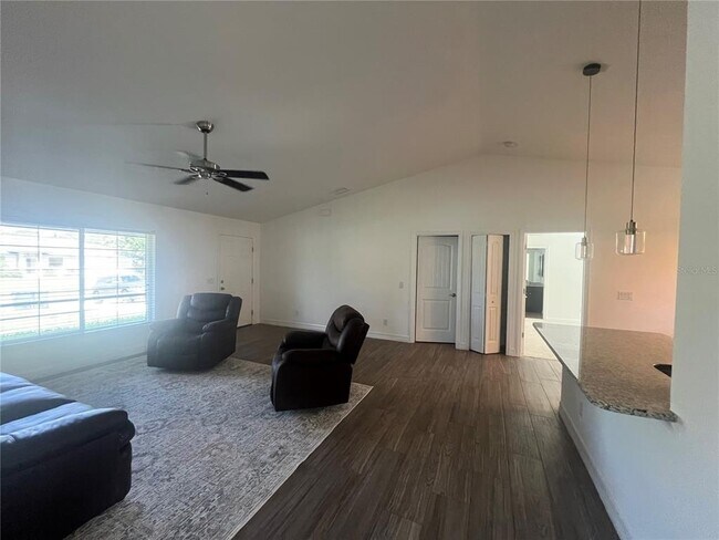 Foto del edificio - 1370 McCrory St