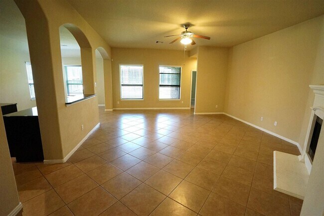 Foto del edificio - 1067 Cedar Lake Court, Conroe, TX 77384 - ...