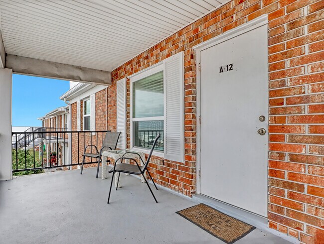 Building Photo - 190 E Olmstead Dr