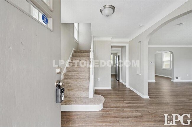 Foto del edificio - 928 W Gramercy Ave