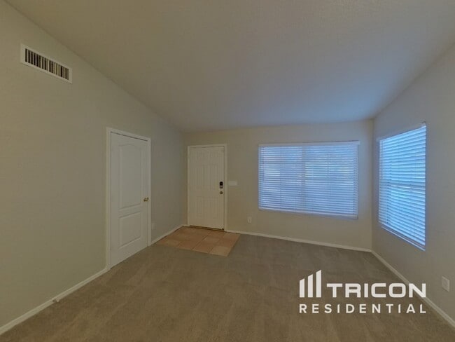 Building Photo - 1411 W Villa Theresa Dr