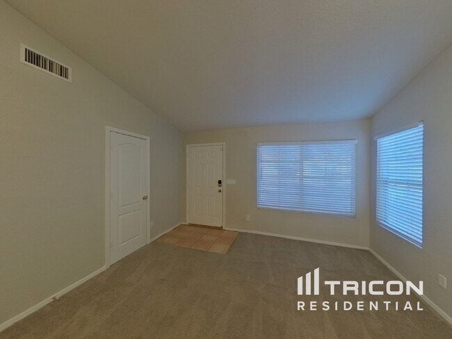 Foto del edificio - 1411 W Villa Theresa Dr