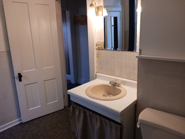 Foto del edificio - 721 W Main St