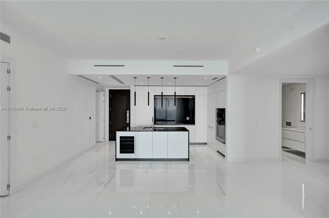 Building Photo - 300 Biscayne Blvd Way