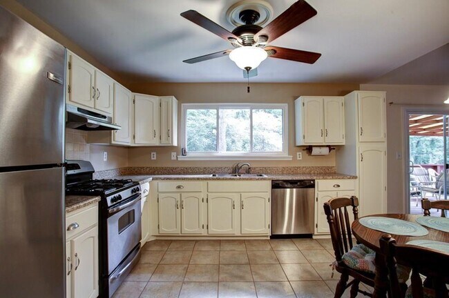 Building Photo - 9725 Loblolly Ln