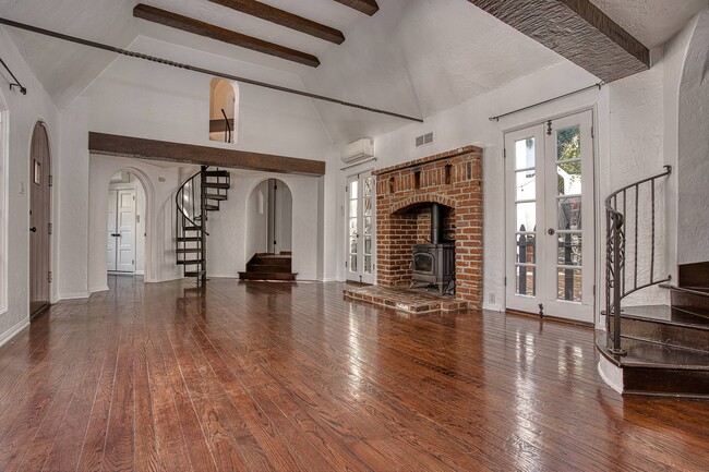 Building Photo - 5852 Tuxedo Ter