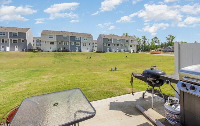 Foto del edificio - 416 Emerald Shire Way