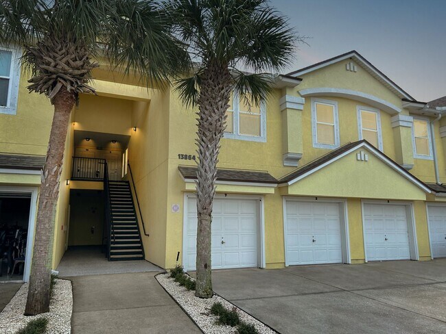 Foto del edificio - 2 Bed 2 Bath Condo in Gated Community with Balcony Views! Plenty of Amenities, Washer & Dryer and...