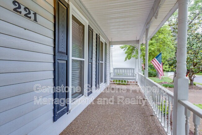 Foto del edificio - 221 Adams Ct