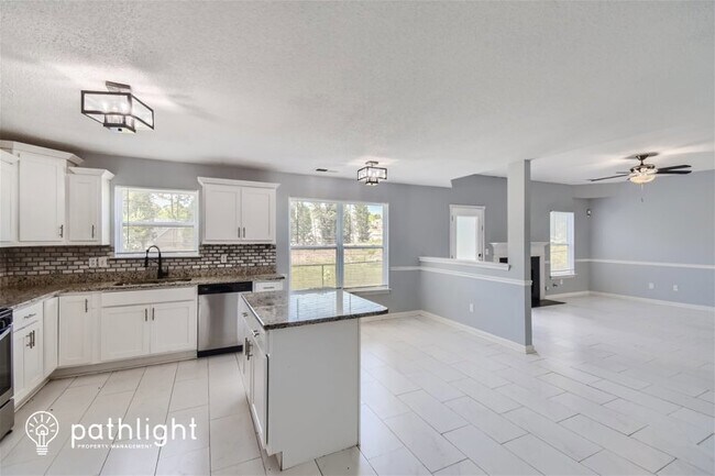 Building Photo - 904 Ambeau Circle