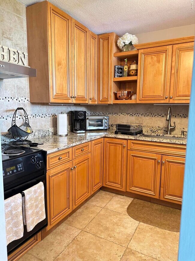 Building Photo - 2855 Garden Dr S