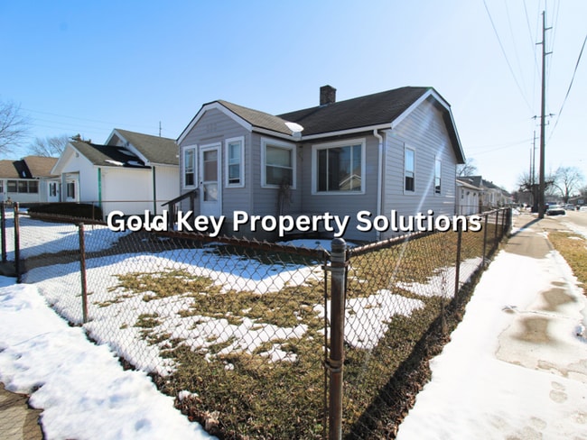 Building Photo - Nice 2 BR 1 BA House with Central Air and Garage (SECTION 8 APPROVED)