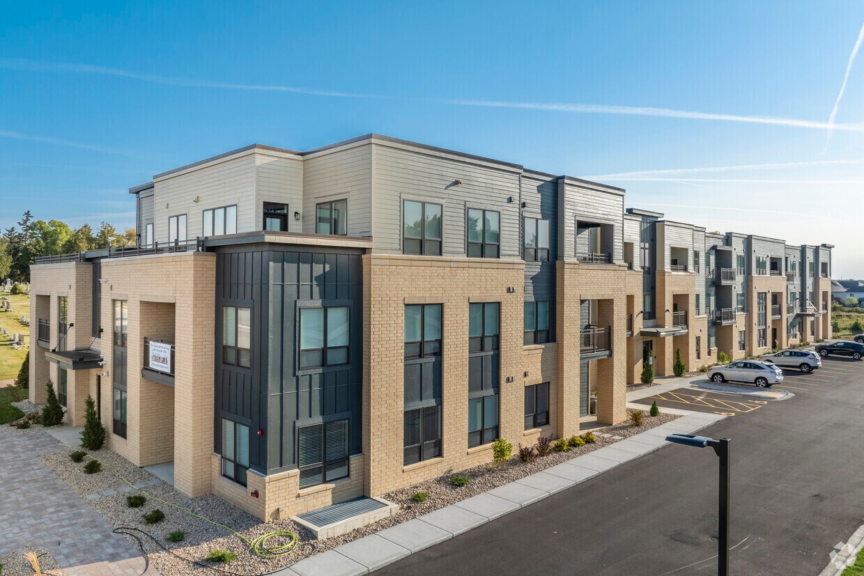 Foto principal - 880 N Main