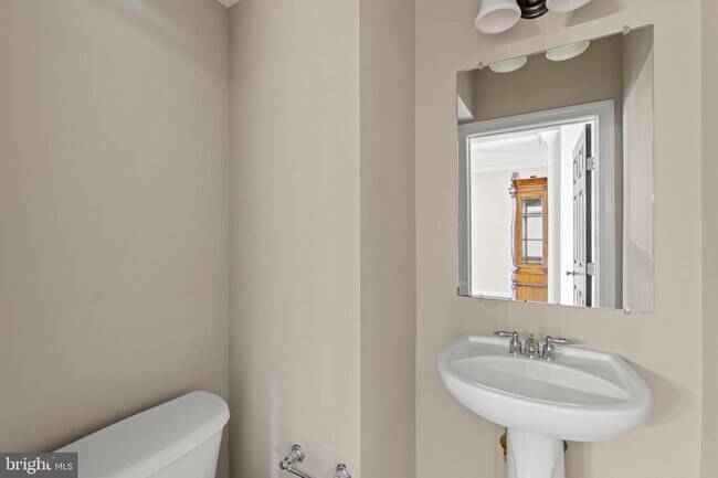 Building Photo - 8436 Chaucer House Ct