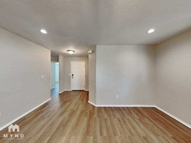 Foto del edificio - 2920 Russell Rd