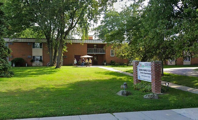 Foto del edificio - 8400 Engleman St