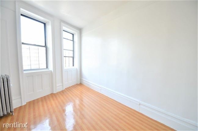 Foto del edificio - 5 br, 1 bath Apartment - 611 W 180th St