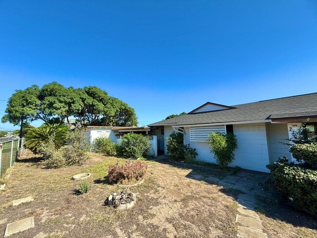 Building Photo - 3 Bedroom / 2 Bathroom Home in Kahului! Pet friendly rental!
