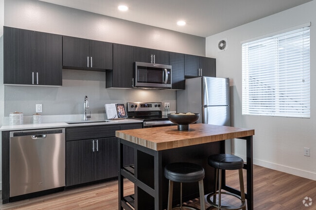 Interior Photo - Urbana on 12th