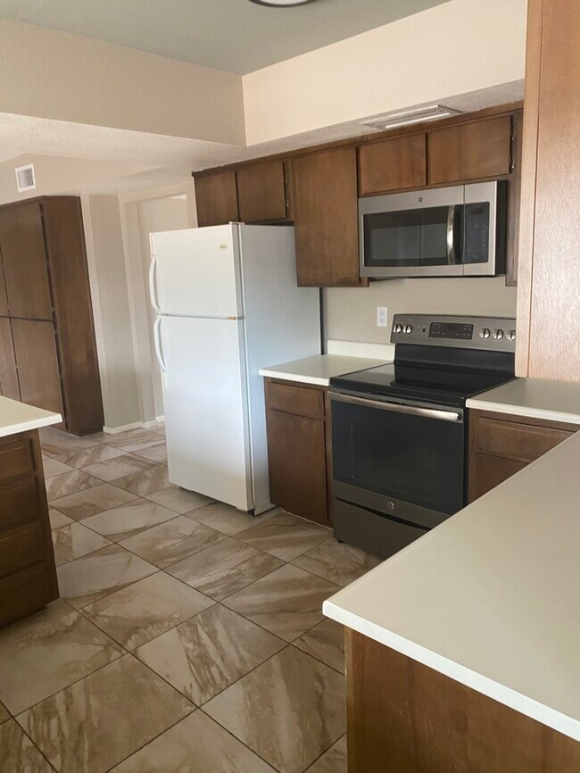 Building Photo - Charming Single-Level 3 Bed, 2 Bath Home