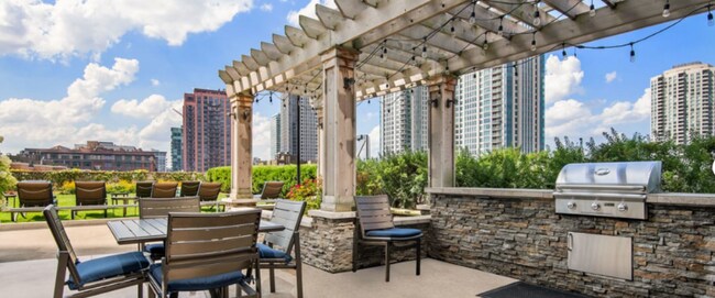 Foto del edificio - 305 N Canal St